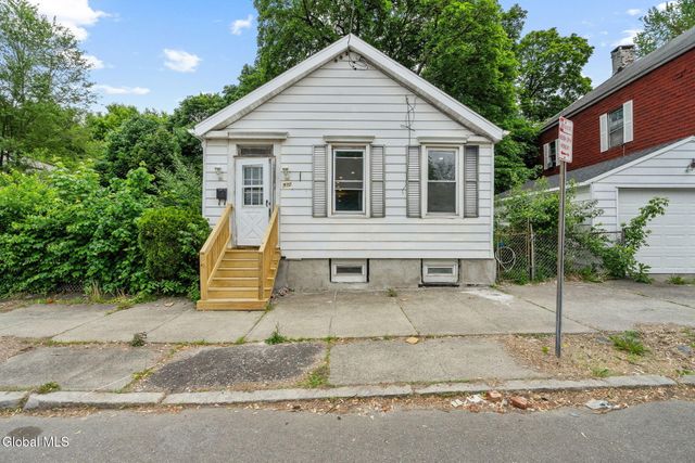372 9th st Street, Troy, NY 12180