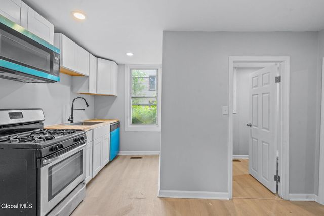 372 9th st Street, Troy, NY 12180