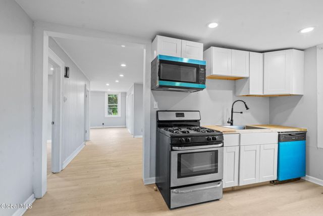 372 9th st Street, Troy, NY 12180