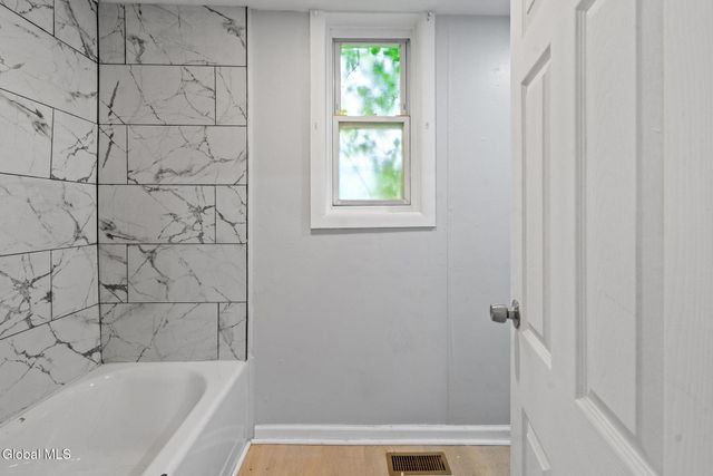 372 9th st Street, Troy, NY 12180