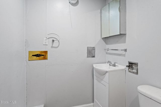 372 9th st Street, Troy, NY 12180