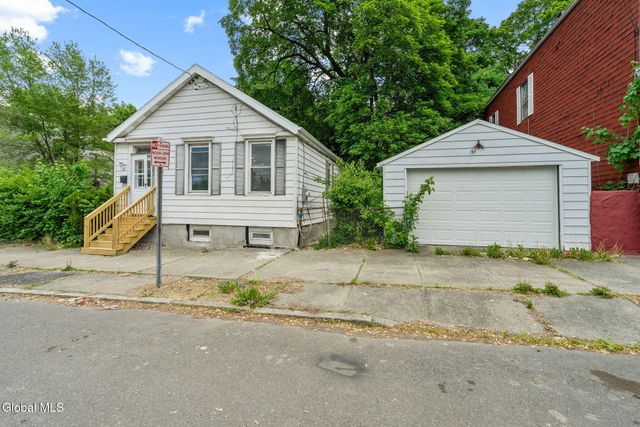 372 9th st Street, Troy, NY 12180