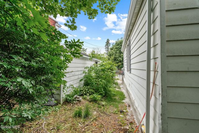 372 9th st Street, Troy, NY 12180