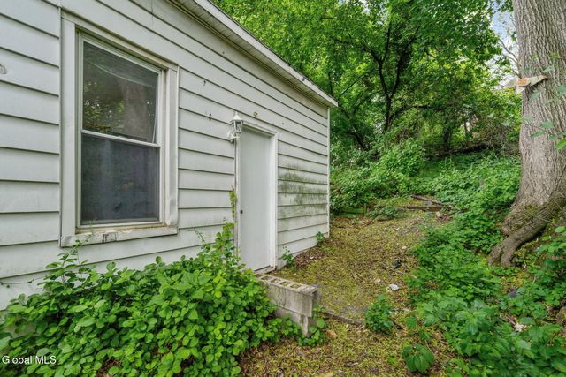 372 9th st Street, Troy, NY 12180