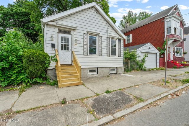 372 9th st Street, Troy, NY 12180