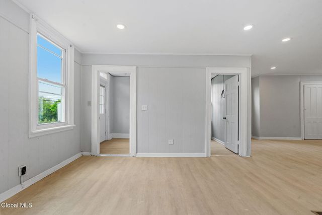 372 9th st Street, Troy, NY 12180