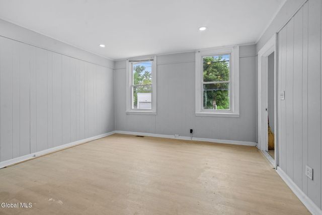 372 9th st Street, Troy, NY 12180