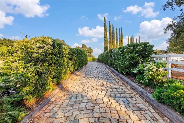 9312 Avenida Altura Bella, Cherry Valley, CA 92223