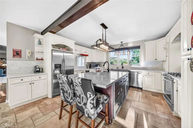 9312 Avenida Altura Bella, Cherry Valley, CA 92223