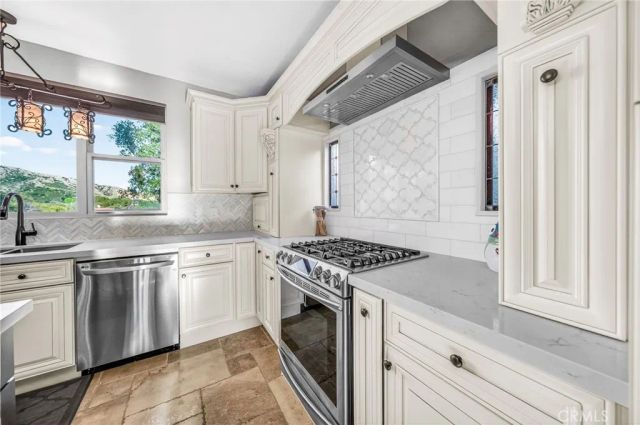 9312 Avenida Altura Bella, Cherry Valley, CA 92223