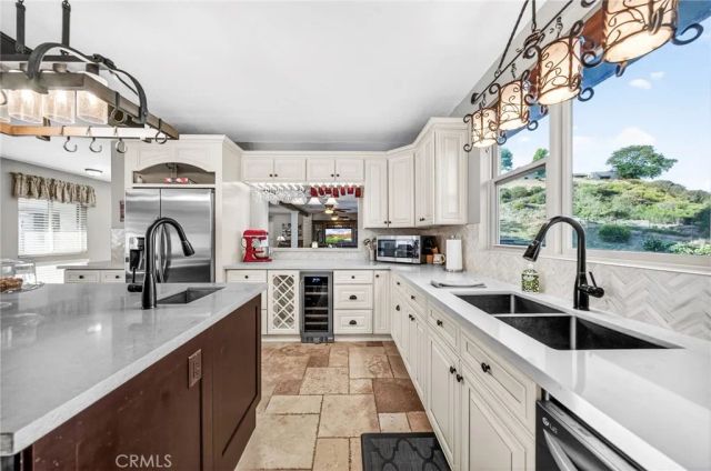 9312 Avenida Altura Bella, Cherry Valley, CA 92223
