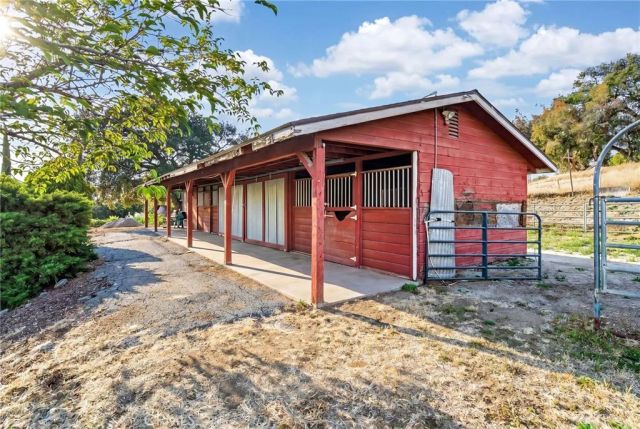 9312 Avenida Altura Bella, Cherry Valley, CA 92223