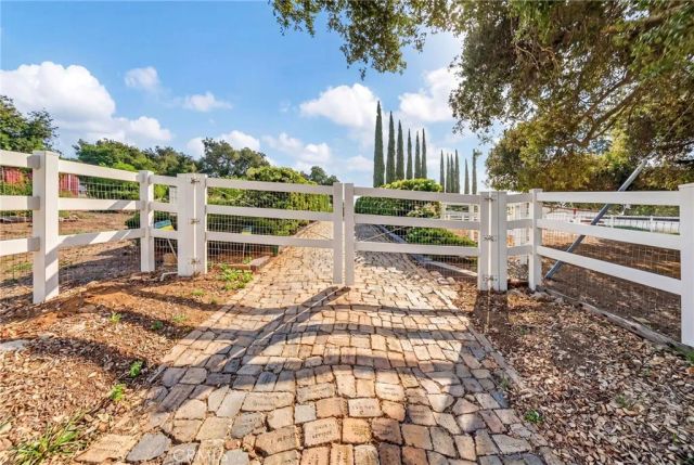 9312 Avenida Altura Bella, Cherry Valley, CA 92223