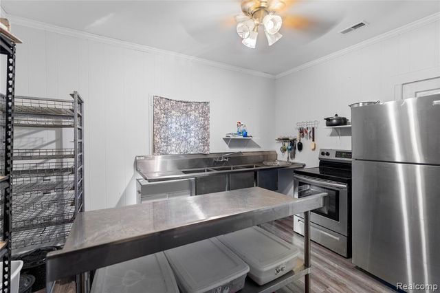 1003 Church Street, Flint, MI 48502