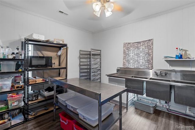 1003 Church Street, Flint, MI 48502