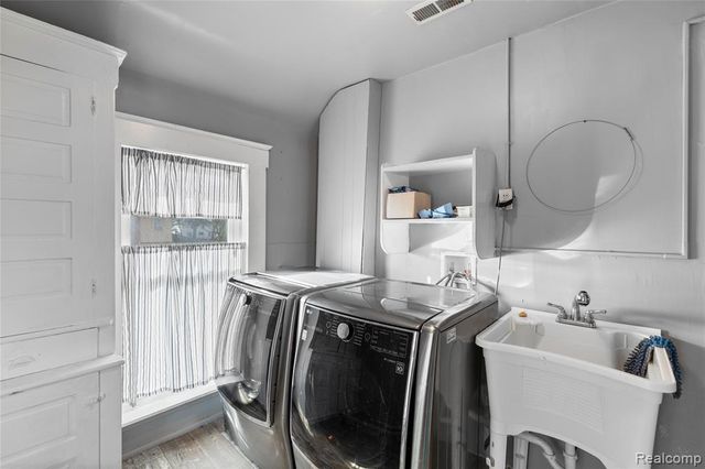 1003 Church Street, Flint, MI 48502