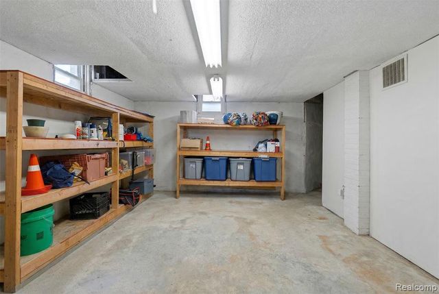 1003 Church Street, Flint, MI 48502