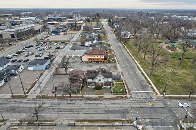 1003 Church Street, Flint, MI 48502