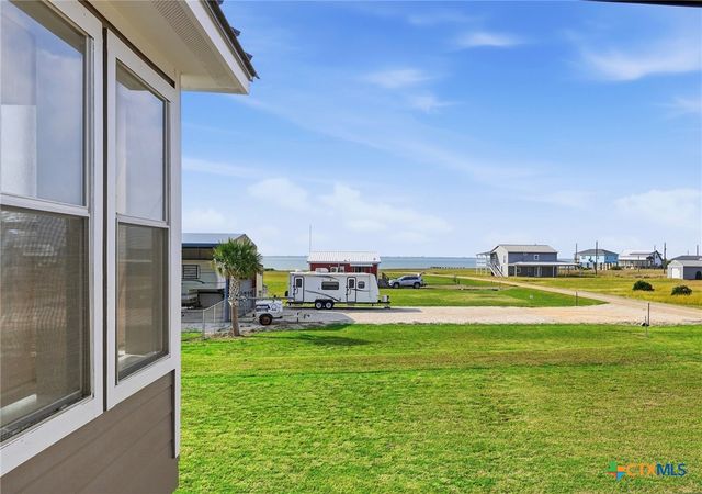 90 Bluefish Lane, Palacios, TX 77465