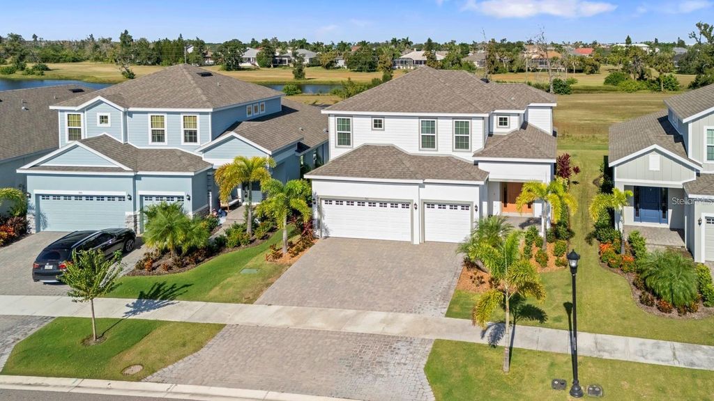 Image 2 of property listing at 933 SIGNET DRIVE, Apollo Beach, FL 33572