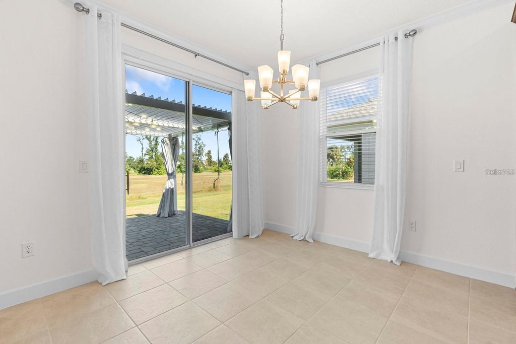 Image 11 of property listing at 933 SIGNET DRIVE, Apollo Beach, FL 33572