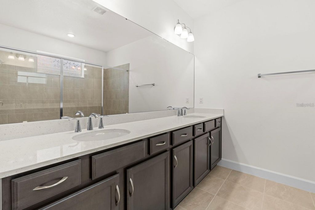 Image 20 of property listing at 933 SIGNET DRIVE, Apollo Beach, FL 33572