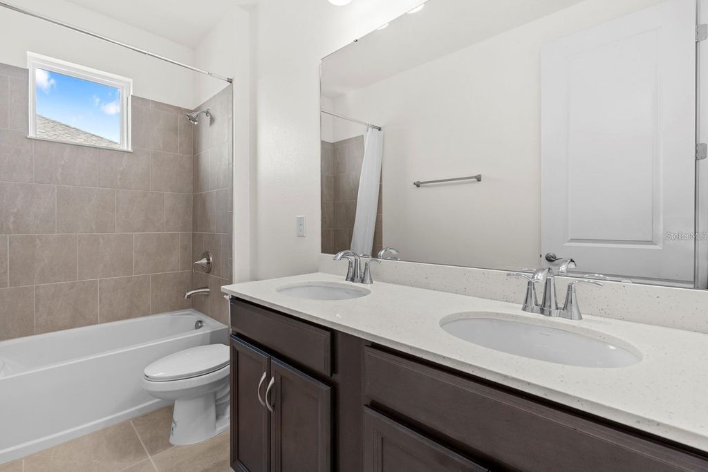 Image 43 of property listing at 933 SIGNET DRIVE, Apollo Beach, FL 33572