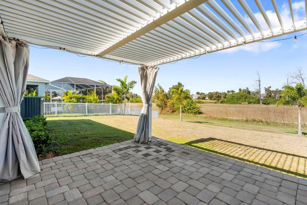 Image 44 of property listing at 933 SIGNET DRIVE, Apollo Beach, FL 33572