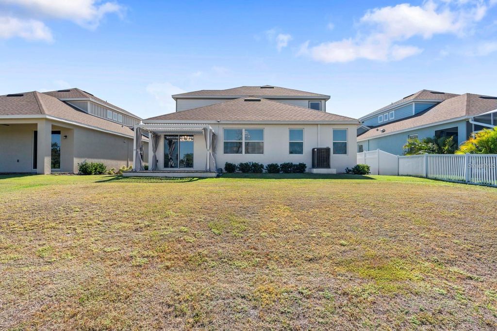 Image 47 of property listing at 933 SIGNET DRIVE, Apollo Beach, FL 33572