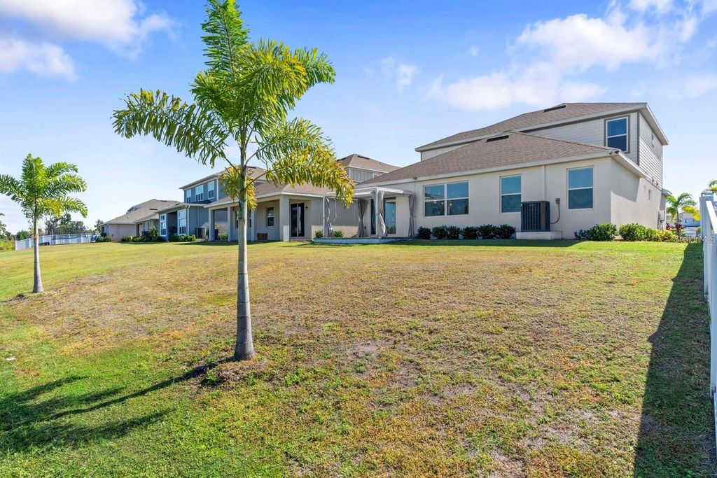 Image 48 of property listing at 933 SIGNET DRIVE, Apollo Beach, FL 33572