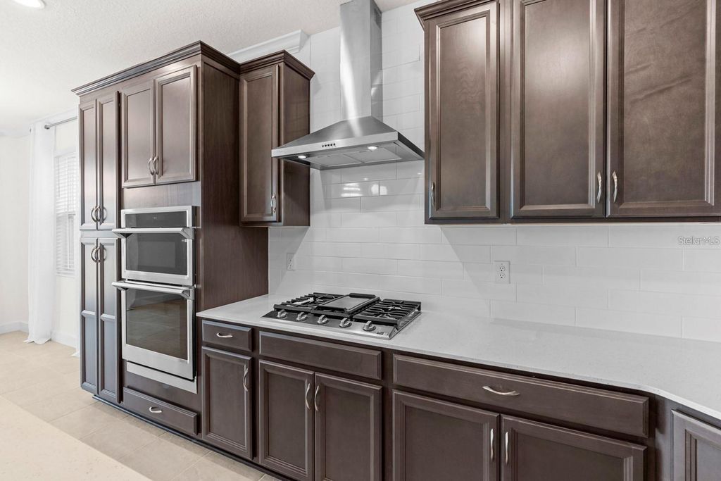 Image 9 of property listing at 933 SIGNET DRIVE, Apollo Beach, FL 33572