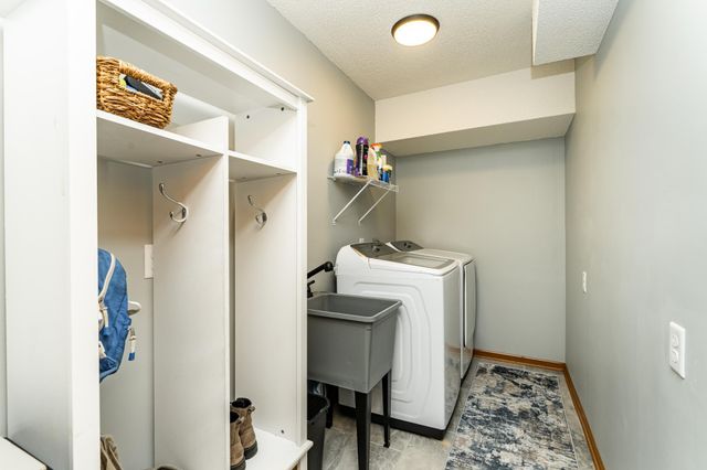 405 5th Street E, Mantorville, MN 55955