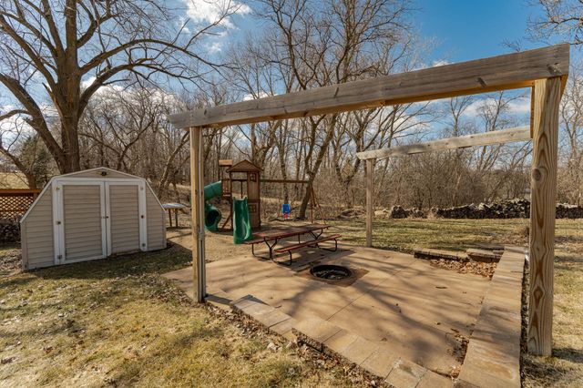 405 5th Street E, Mantorville, MN 55955