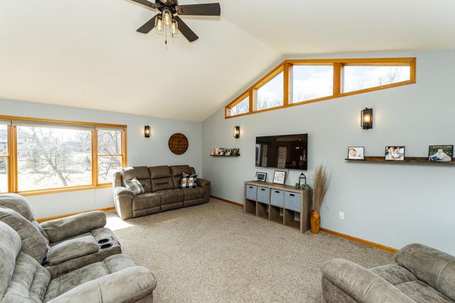 405 5th Street E, Mantorville, MN 55955