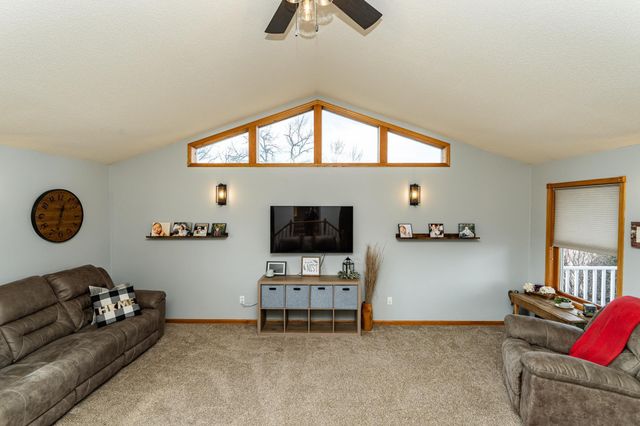 405 5th Street E, Mantorville, MN 55955