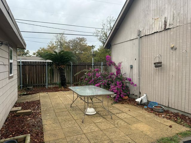 1434 1st Avenue N, Texas City, TX 77590