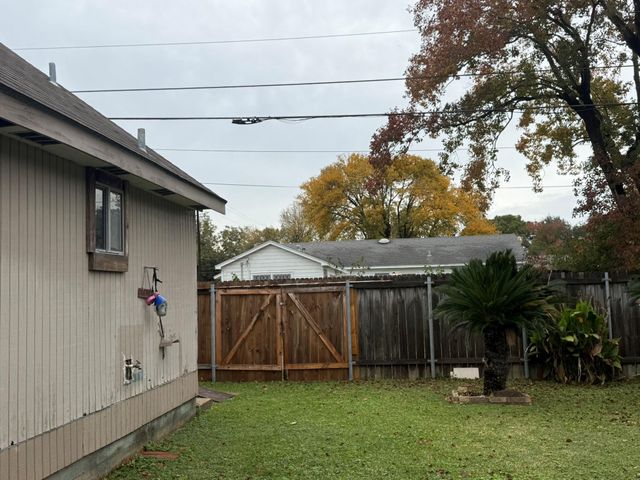 1434 1st Avenue N, Texas City, TX 77590