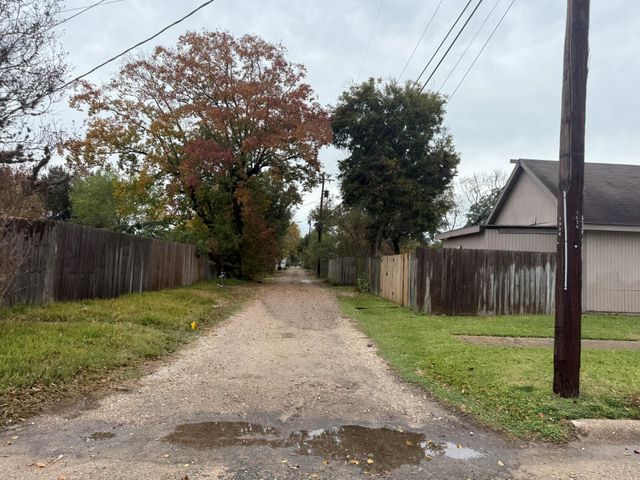 1434 1st Avenue N, Texas City, TX 77590