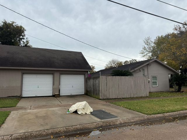1434 1st Avenue N, Texas City, TX 77590