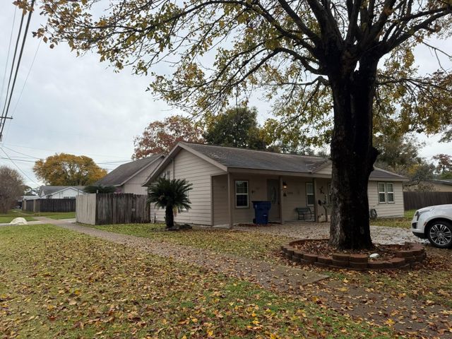 1434 1st Avenue N, Texas City, TX 77590