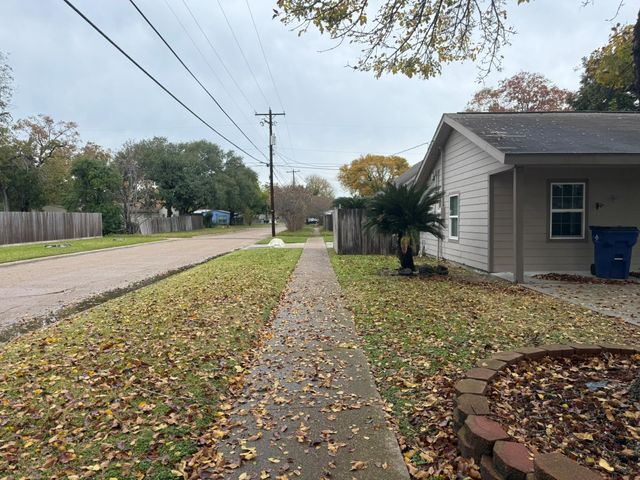 1434 1st Avenue N, Texas City, TX 77590