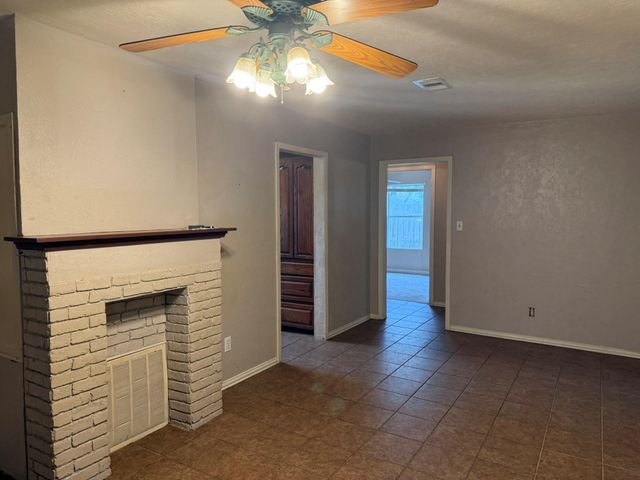 1434 1st Avenue N, Texas City, TX 77590