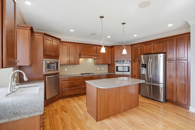 2310 REDMOND CT, Columbia, MO 65203