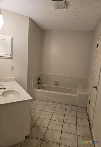 1211 Meadow Run, Seguin, TX 78155