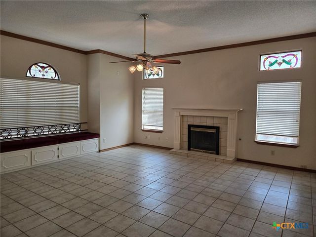 1211 Meadow Run, Seguin, TX 78155