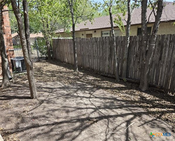 1211 Meadow Run, Seguin, TX 78155