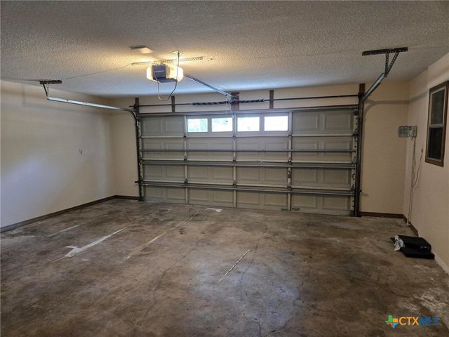 1211 Meadow Run, Seguin, TX 78155