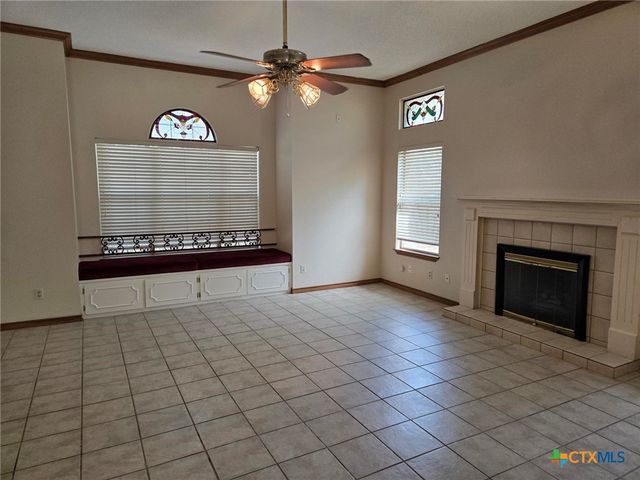 1211 Meadow Run, Seguin, TX 78155