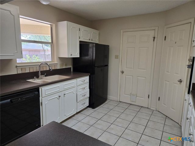 1211 Meadow Run, Seguin, TX 78155
