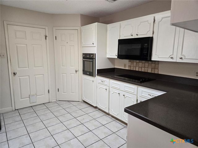 1211 Meadow Run, Seguin, TX 78155